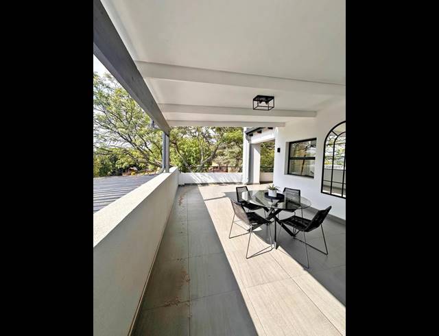 2 BEDROOM APARTMENT FOR SALE IN BRYANSTON